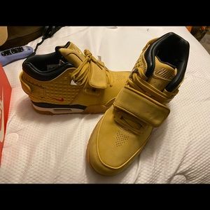 Nike Air Trainer V. Cruz Prm. Size 11. NWB